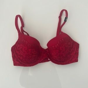 NWT Victoria’s Secret Bra Size- 32D